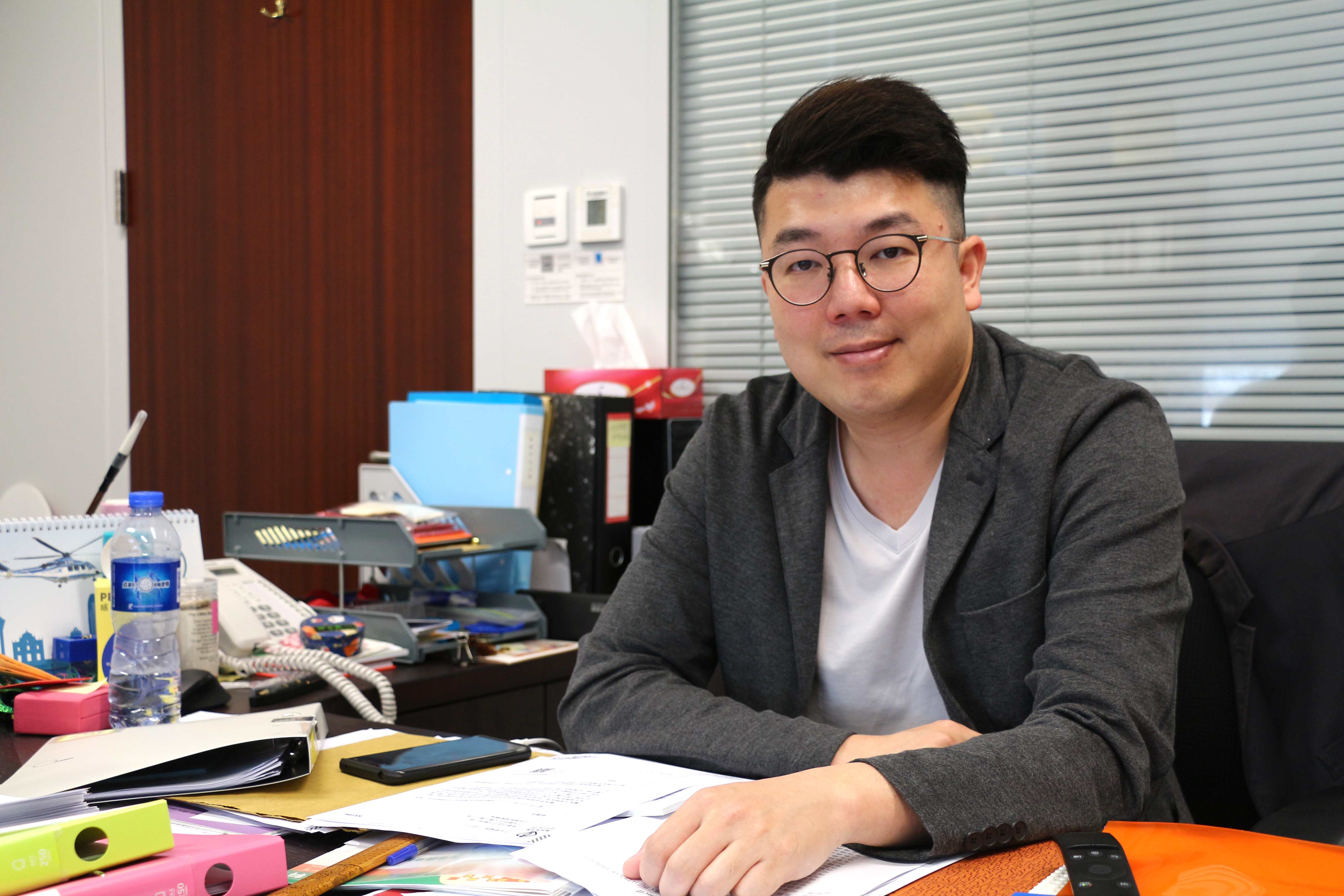 立法會議員劉國勳認為公共交通營辨商有責任做好優惠計劃的把關工作。
