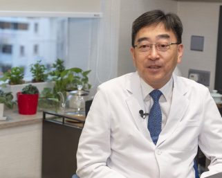 仁大將頒授榮譽博士學位予高永文