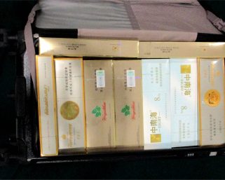 兩名入境旅客管有未完稅香煙罪成判囚3個月及2個月